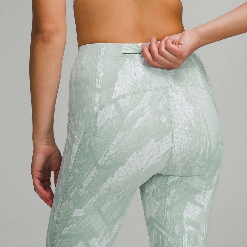 Lululemon Swift Speed High-Rise Crop 21" Reverberate Chevron Jacquard (Size 2) - Picture 4 of 14